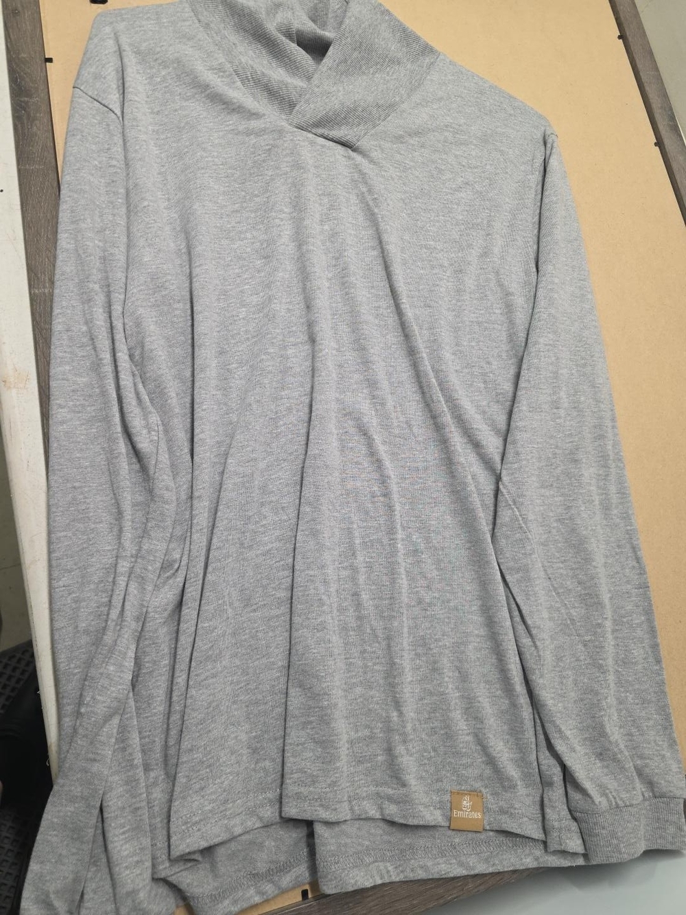 Emirates Hydra active Size Medium Shirt